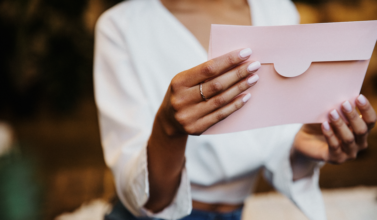 Digital Invitations vs. Paper: What’s Better in 2025?
